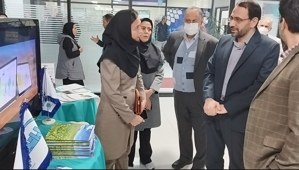 نمایشگاه هفته پژوهش در برج فناوری شهرک علمی و تحقیقاتی اصفهان