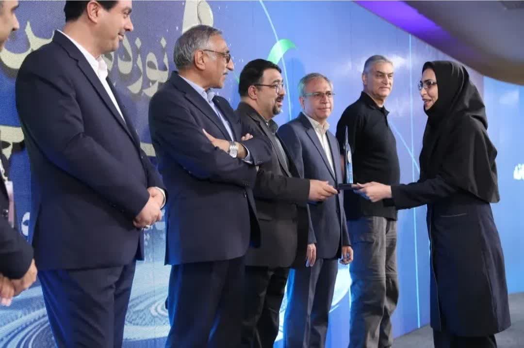 درخشش نوآوران در نوزدهمین جشنواره فن‌آفرینی شیخ‌بهایی؛ رتبه نخست جایزه ویژه فناوری اطلاعات به ایده آبیاری هوشمند شرکت پایدار کشت هوش خاورمیانه رسید!