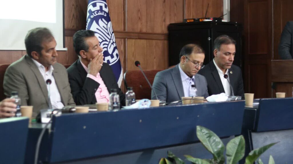 حضور شرکت پایدار کشت هوش خاورمیانه در «گفتمان ملی آب، محیط زیست و امنیت غذایی» دانشگاه صنعتی اصفهان