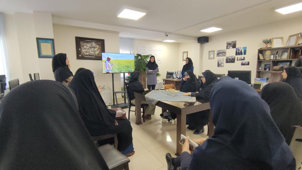 معرفی شرکت و ارائه قابلیت‌ها و اثربخشی‌های سامانه باباحیدر به معاونان استانداری‌ها و بانوان کارآفرین مسئول در کمیسیون‌های اتاق بازرگانی کشور